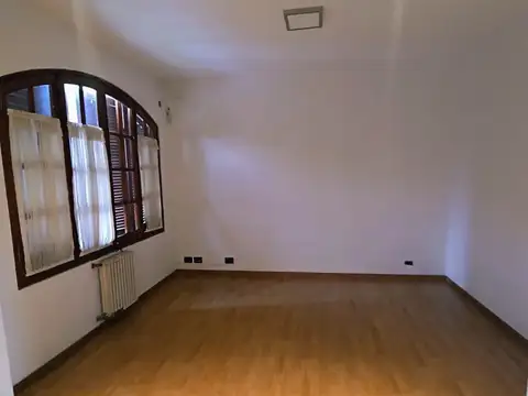 Casa 6 ambientes con 4 baños