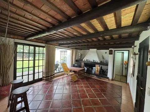 Casa en Venta con 6 cocheras