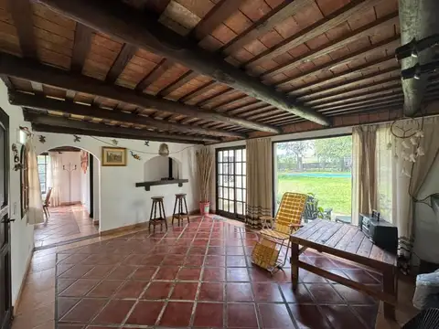 Casa 4 ambientes con 2 baños
