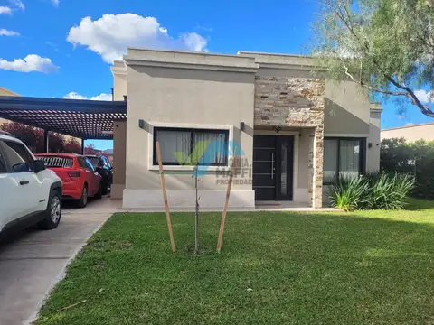 Casa Chalet  en Venta en Santa Elena, Pilar del Este, Pilar