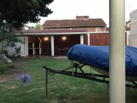 Casa 5 ambientes con 4 baños