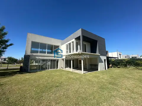 Lagoon Pilar