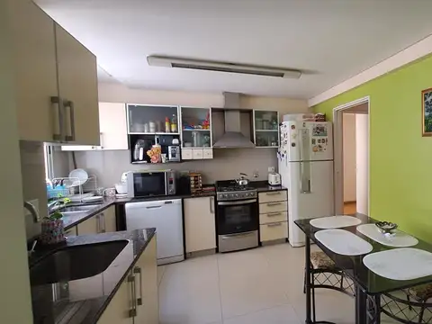 Departamento 4 ambientes con 2 baños