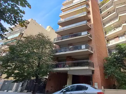 Excelente semipiso de cuatro ambientes con cochera pileta y baulera