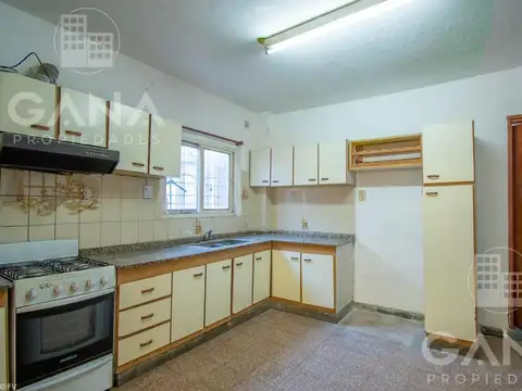 Venta casa Rosario Arroyito en dos plantas 2 dormitorios Cochera para 2 autos quincho con parrillero