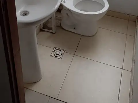 Local con baño y depósito en excelente ubicación
