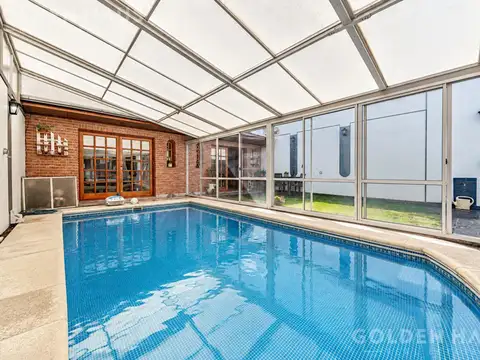 Casa 5 ambientes Con Pileta Climatizada in out y Gran Quincho en Monte Castro