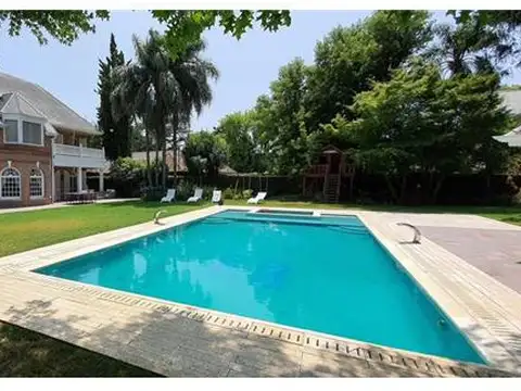 Casa en Venta con 6 cocheras