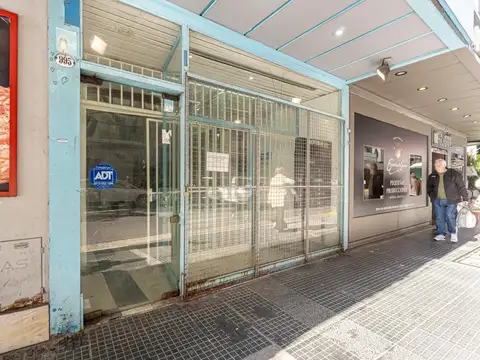LOCAL COMERCIAL EN 3 NIVELES EN UBICACIÓN ÚNICA!