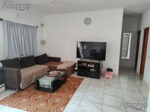 Casa 6 ambientes con 2 baños
