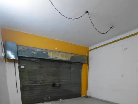 Local en Alquiler en Azcuenaga, $ 950.000