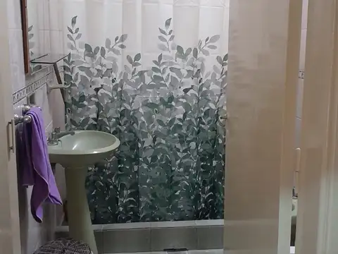 Casa 5 ambientes con 1 baño