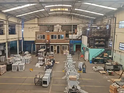 Depósito, Galpón en Rueda y Paraguay
