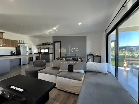 Casa en Venta con 3 cocheras