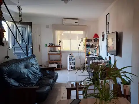 Depto Tipo Casa en Venta con 1 cocheras