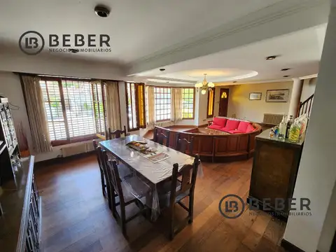 Casa en Venta con 4 cocheras