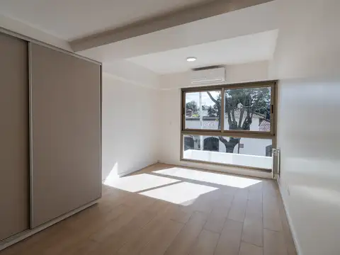 Pareja 4700, Piso 3°
