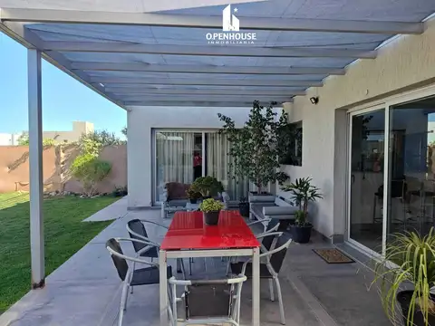 Casa 10 ambientes con 3 baños