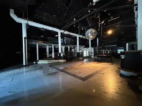 Local en Venta en Pompeya, USD 2.500.000