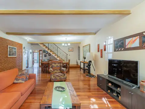 Venta Casa 6 Ambientes Cochera Jardín Quincho Piscina en Mataderos