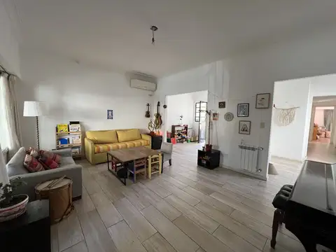 Casa 5 ambientes con 2 baños