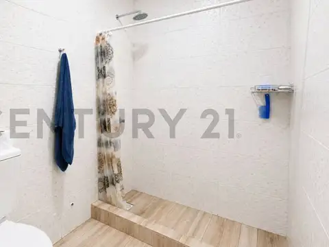 Casa 7 ambientes con 2 baños