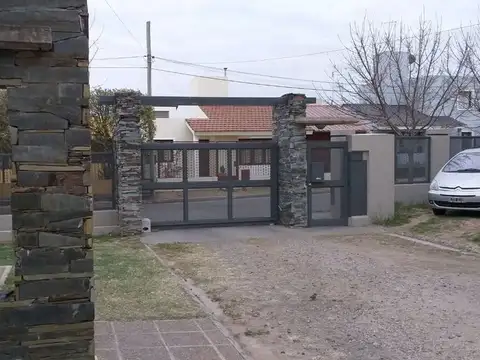 Casa 6 ambientes con 3 baños