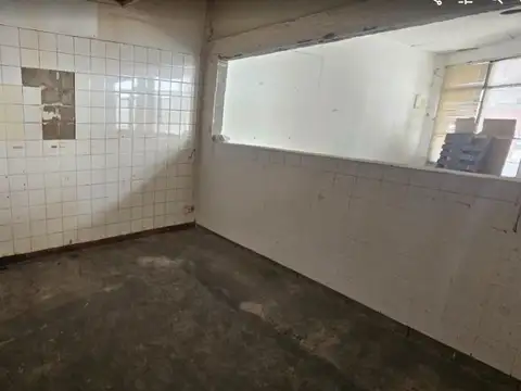 Juan José Paso 100, Piso pb