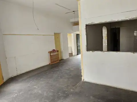 Juan José Paso 100, Piso pb