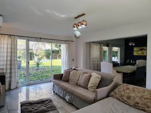 Casa 4 ambientes con 4 baños