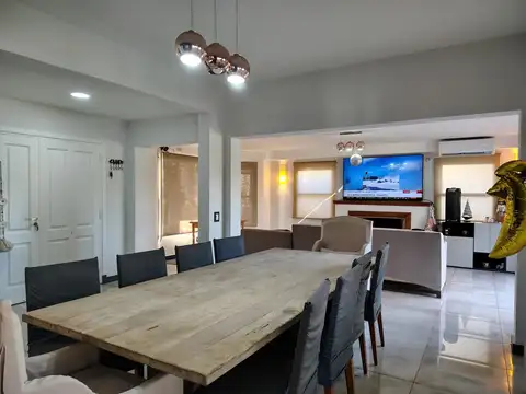 Casa 4 ambientes con 4 baños