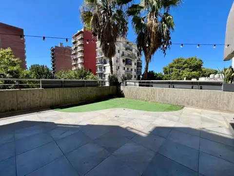 VENTA - FINANCIACIÓN. Departamento 3 dormitorios, patio exclusivo. Echesortu, Rosario