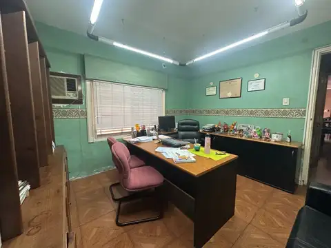 Casa 8 ambientes con 4 baños