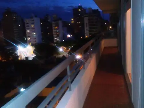 Departamento semipiso en alquiler - 3 dormitorios -  Parque España