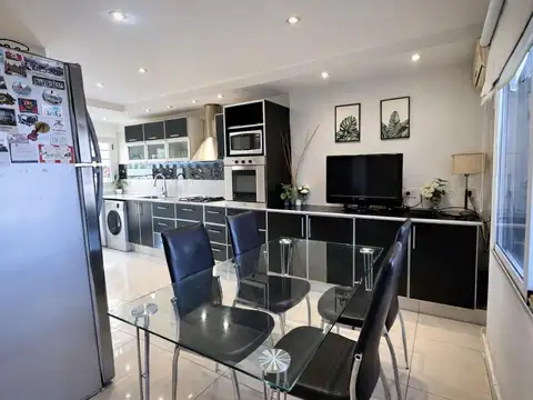 Moderna Casa  -150m² - 4 Ambientes en Villa Del Parque