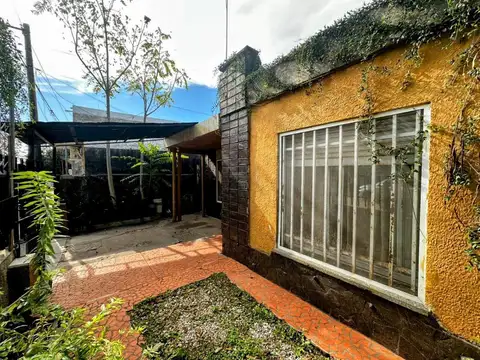 VENTA - CASA DE 2 DORMITORIOS - VILLA GOBERNADOR GALVEZ