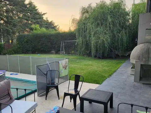 Casa en Venta con 4 cocheras