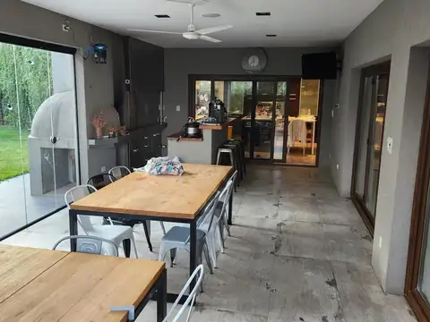 Venta Casa en Los Naranjos Canning  venta 6 ambientes dos tres plantas jardín pileta parrilla