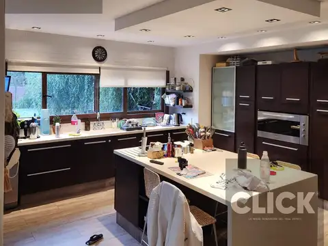 Casa en Venta con 4 cocheras