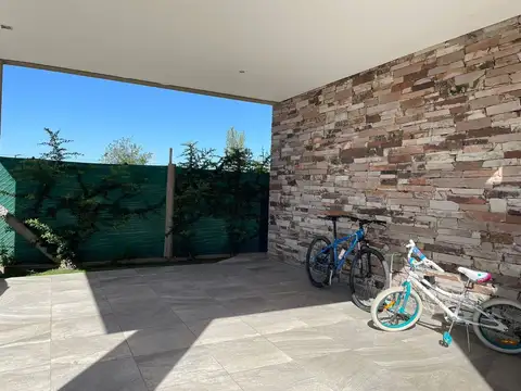 Casa en Venta en Rodeo del Medio, USD 213.000