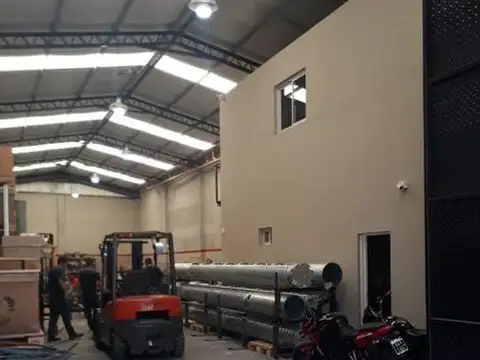 Galpon en Venta 10  mts Frente