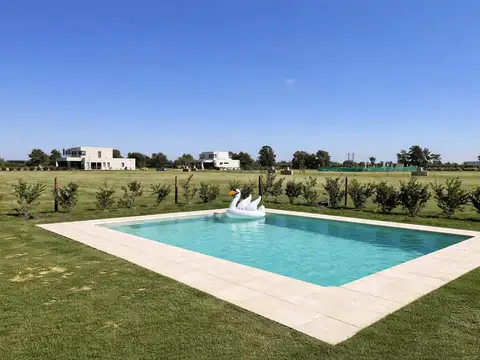 Casa en Venta con 4 cocheras