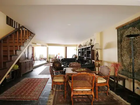 Casa en Venta con 4 cocheras