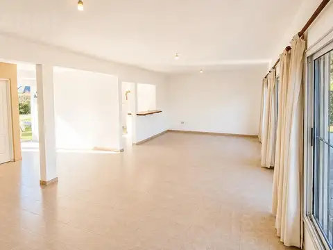 Casa 4 ambientes con 3 baños