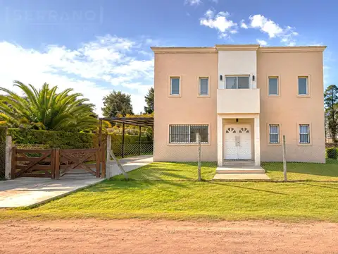 Venta casa 4 ambientes, 3 baños, Barrio Parque Sakura, Exaltación de la Cruz, APTA CREDITO