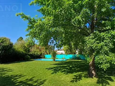 SDA. Venta Casa  3 dorm, 3 baños,  pileta,  Barrio Parque Sakura, calle Guiraldes  al 600, Exaltación de la Cruz, APTA CREDITO