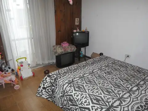 Casa con importante lote - Necesita pequeños arreglos -