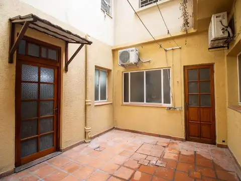 VENTA APTO 2 DORMITORIOS CON PATIO EN CIUDAD VIEJA
