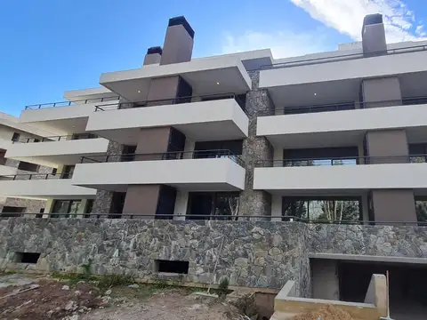 2 ambientes,  amplio balcón aterrazado, parrilla y vista abierta al  Campus Austral