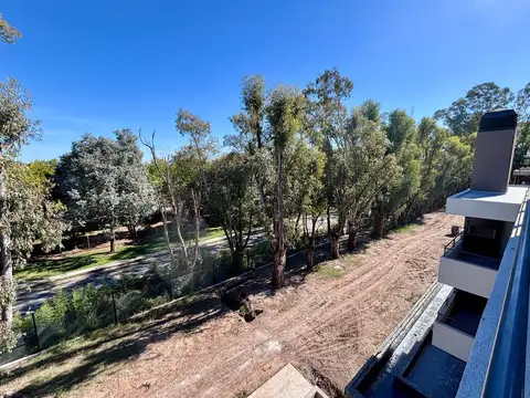 2 ambientes,  amplio balcón aterrazado, parrilla y vista abierta al  Campus Austral